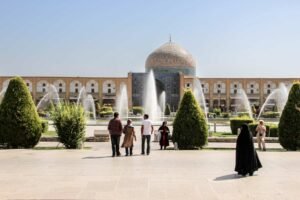 Sheikh-Lotfollah-Mosque-Esfahan-Iran-tourism